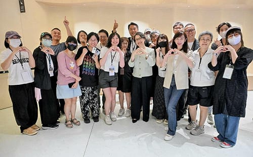 現身《給台灣的情書》特展！蕭美琴吐心聲：收到的每一張連署書都是信任