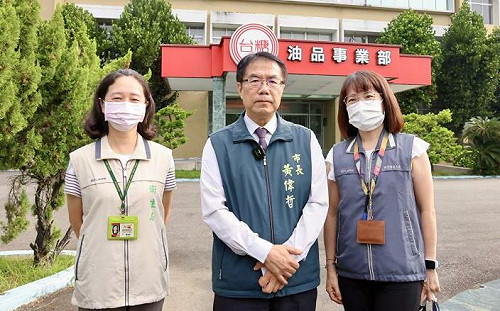 盧秀燕搞烏龍指稱台糖食用油在台南 黃偉哲親視察怒嗆：汽油不能喝啦！