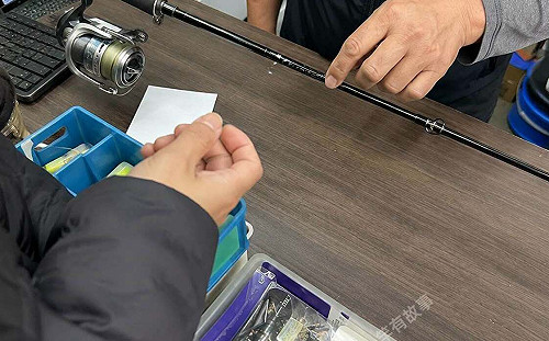 30萬粉絲「釣魚粉專」爆租竿遭索賠1.6萬！網揪照片疑點 疑為AI生成圖文