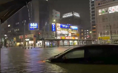 日本千葉破紀錄豪雨4死  成田機場約7000人夜宿航廈
