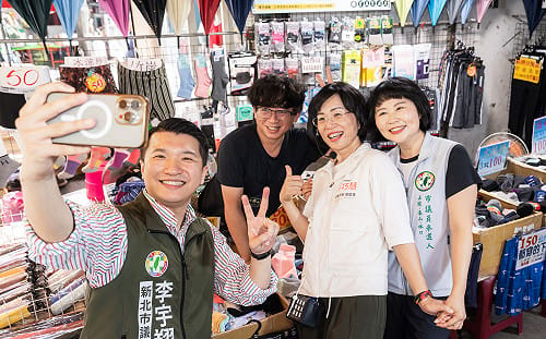 蘇巧慧五股市場掃街提國際級會展中心與增設公托政見  民眾嗨唱《粉紅超跑》熱情響應