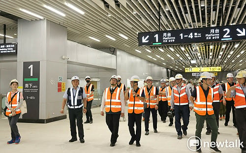 黃偉哲視察台南鐵路地下化工程　9月揭牌、下地通車進入倒數階段