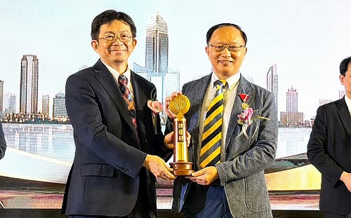第七屆高雄市十大傑出市民傳馨獎    曹賜斌榮獲「醫療創新科技獎」
