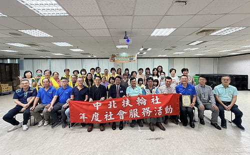 八扶輪社攜手張添永基金會　捐助安得烈慈善協會「食物銀行計畫」