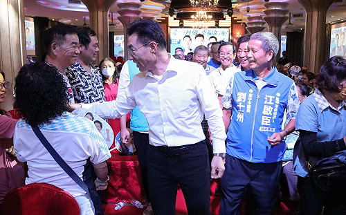 (影)台中升級、幸福加給！江啟臣連趕兩場說明會 地方民代齊聚力挺