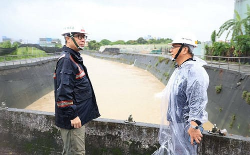 超大豪雨強襲高雄    陳其邁馬不停蹄緊盯各地水情   