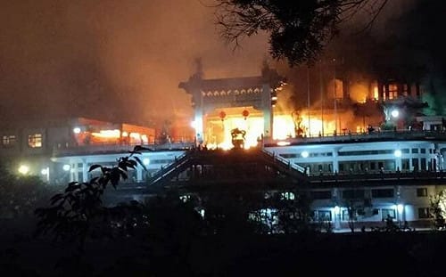 台北指南宮「凌霄寶殿」深夜大火！雙北3區空污警報 蔣萬安發聲了