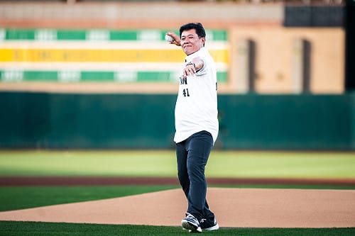 陳峰民穿41號球衣MLB開球  接受引退致敬補昔日遺憾