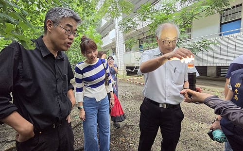 豪雨後強化登革熱防治     李懷仁開學前視察校園防疫整備　