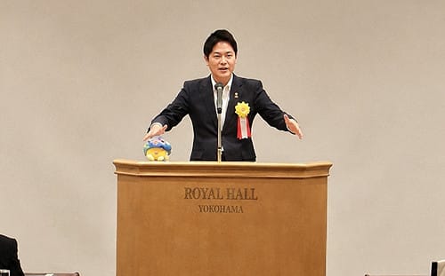 曾對下屬嗆「做不到就去切腹」！  橫濱市長職場霸凌成立今宣布請辭
