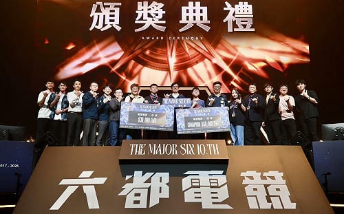 《六都電競》10周年「JPK」勇奪「聯盟戰棋」總冠軍     陳其邁頒發6萬元獎金 