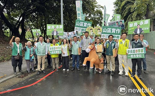 台南市議員選舉候選人登記首日  「惠郭」連線助陣搶頭香