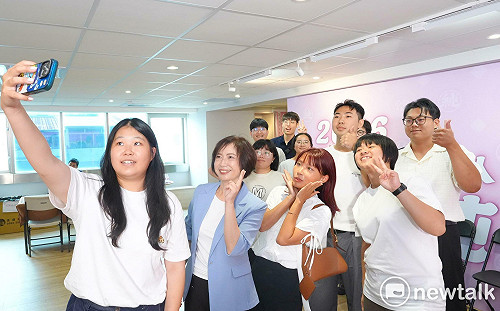 首投族力挺代領表！何欣純「青純力應援團」成軍