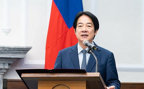 肯定VIS MARS機器人研究社展現韌性　總統：2040年前培育至少逾50萬名AI人才
