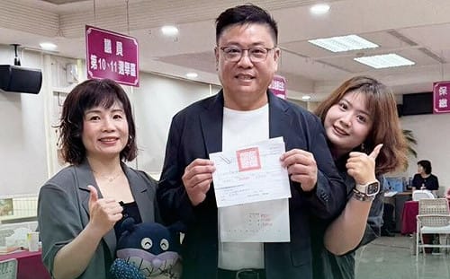 偕妻女完成議員參選登記    蘇致榮：為咱的鳳山拚到底！ 