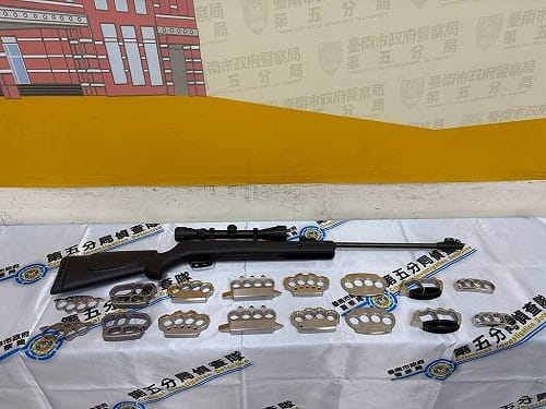 彰化男網購槍械刀具　南警跨縣市搜索逮捕送辦