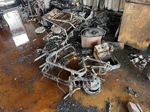 高雄鳳山鐵皮屋火警　微型電動車充電起火釀禍