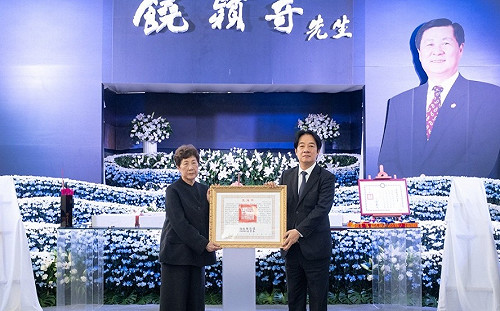 頒褒揚令緬懷饒穎奇 賴清德：感念他說自由應不分黨派共同努力