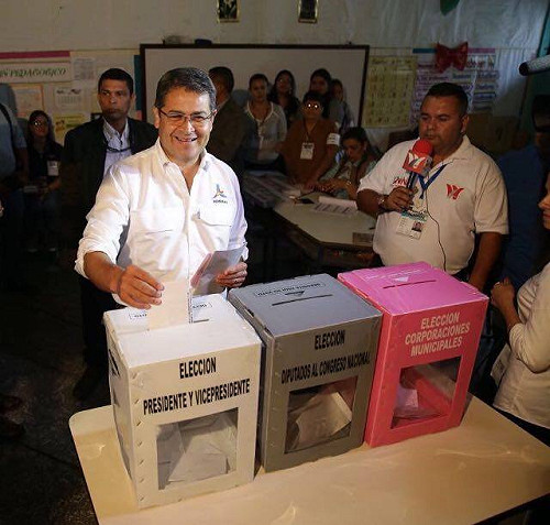 宏都拉斯總統  違憲爭議大選中連任在望