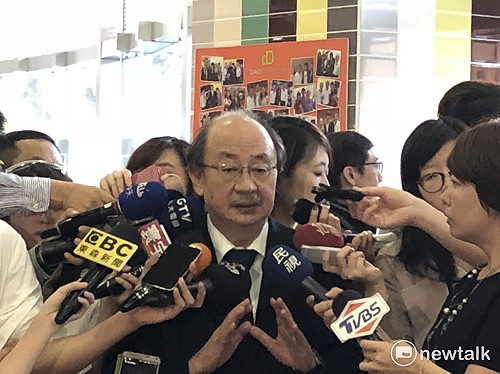 母親辭世 柯建銘強忍喪痛力拼修法