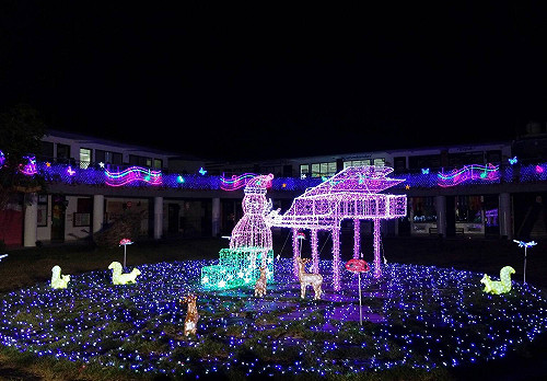 屏東聖誕閃亮登場 百年公園搭配時尚元素