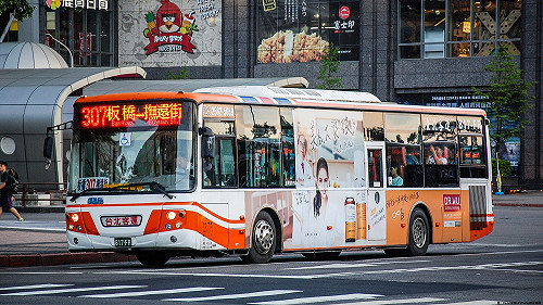 開啟公車安駕新時代！自動偵測碰撞、疲駕、車道偏移 