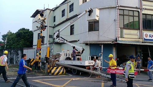 快訊》枋寮站K000 595倒塌電桿清除完成