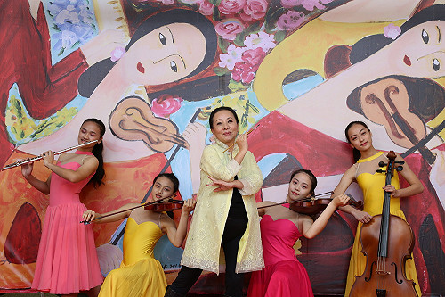 「抱誠守真．花young嘉義」 台灣燈會義賣畫展正式開展