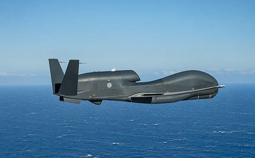 日本空自「全球鷹」無人機鳥取外海失聯　海保發現疑似殘骸、推定墜海　