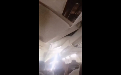 (影) 戰時沒空維修? 邊飛邊掉零件 伊朗波音客機起飛後輪胎脫落、天花板崩塌