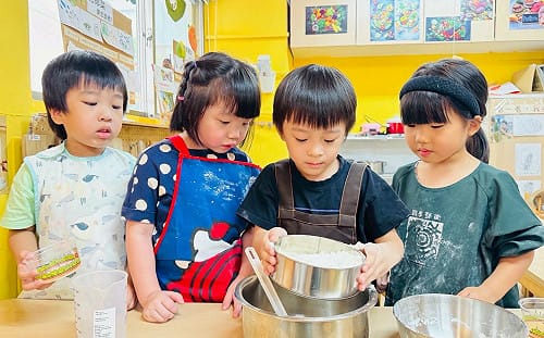 午餐變食育課 台中幼兒園引導孩子對照餐盤 學會自己挑著吃