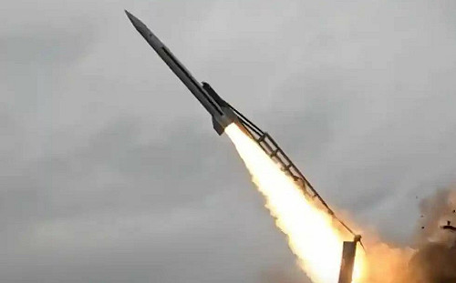 烏軍新武器開轟! FP-7戰術飛彈首上場 澤連斯基興奮喊 : 下一步 量產!