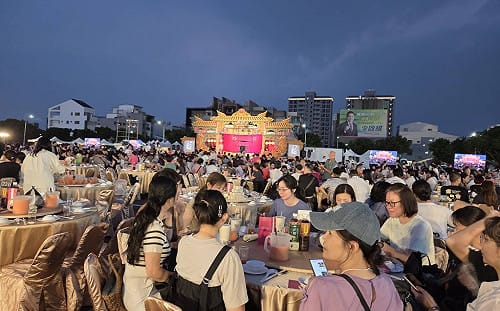 現場直擊》鍘美宴第二天人潮照樣爆！桌號分流順多了　音響問題仍在