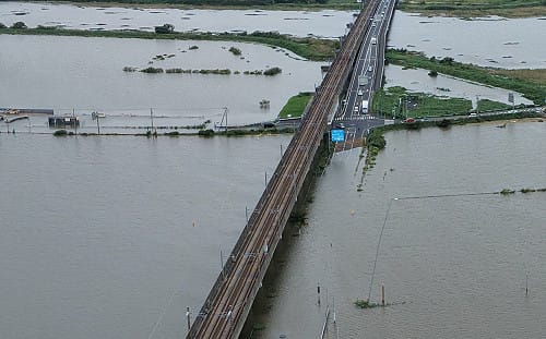 「杜鵑」重創日本關東  千葉縣土砂崩塌堤防決潰、已知6死2失蹤