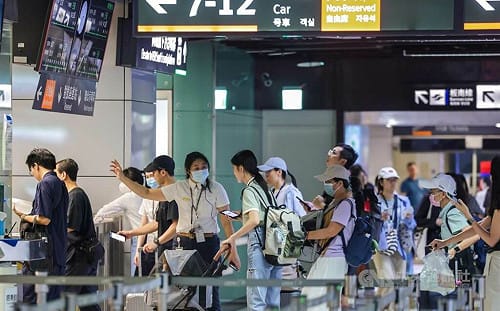 中秋教師節連假前夕爆人潮　高鐵籲保持上下車動線暢通