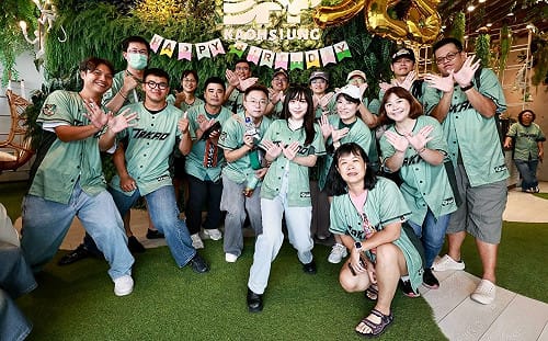 民進黨40生咖高雄人氣爆棚　黃捷用創意串起跨世代熱情