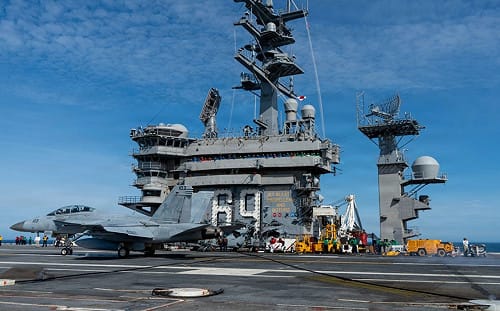 「艾森豪號」傳著艦失事意外  「雙座機」2飛官彈射獲救、甲板4人受傷