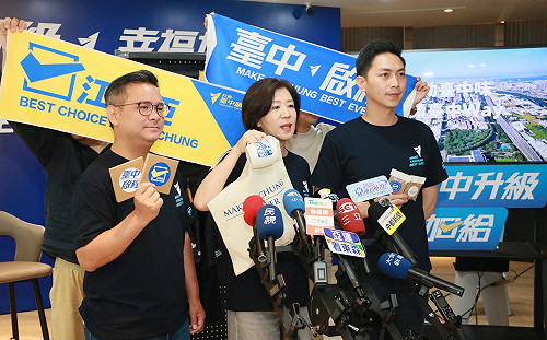 盧秀燕擦汗同款神巾超吸睛！江啟臣競選總部首波文創小物開賣