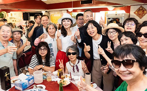 人氣旺！出席美容美髮會員大會   蘇巧慧承諾：加補助、增人力、助升級