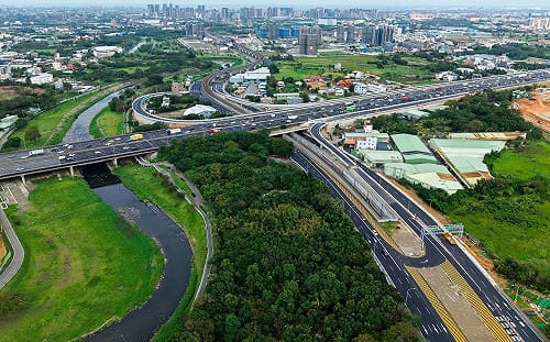 國慶及光復連假避塞車！國道「好走時段」曝光  提前規劃避車流
