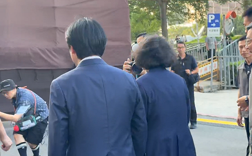 影》蔡英文驚喜現身引發騷動！賴清德見歷史級洋流人潮：我非常感動