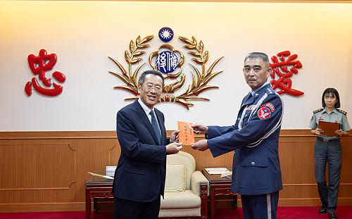顧立雄赴後備指揮部慰勉國慶參演部隊！發加菜金犒慰官兵辛勤付出