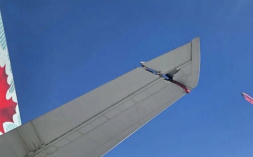 距離沒算好？洛杉磯國際機場意外  達美波音777翼尖刮削加航空巴A350尾翼