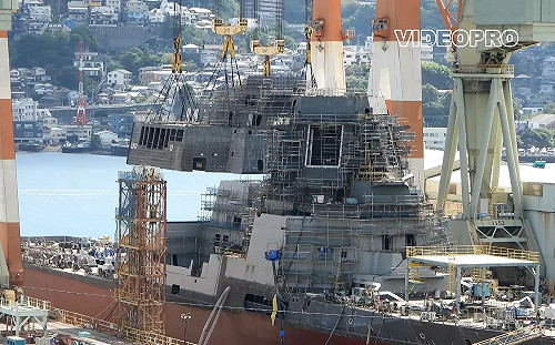 直擊！日本首艘ASEV神盾艦完成機庫結構吊掛、塗裝