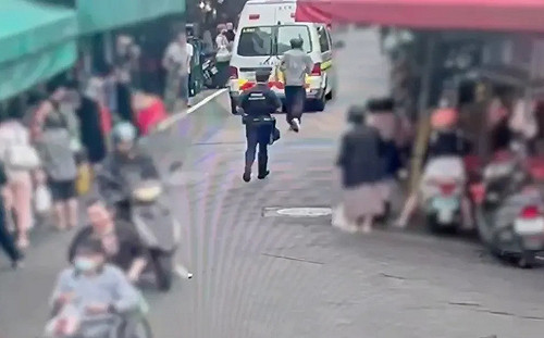北市興德市場男子持刀揮舞！搶攤位刀自砍脖子 警火速壓制送醫