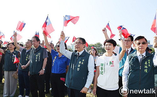 黃偉哲與市民歡慶雙十國慶  攜手邁向永續宜居台南