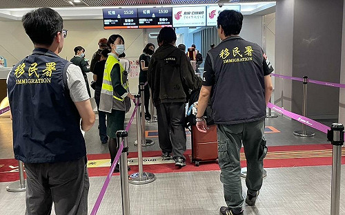 中國交換生於網路社群發表不當言論  移民署：已依法廢證並驅逐出境