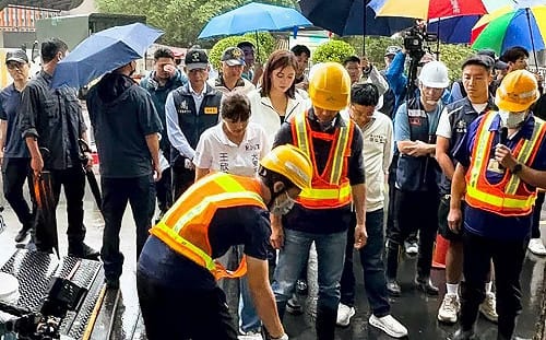 蔣萬安臨時視察防災作業遭里長痛批作秀！張育萌：6月淹水到現在都沒來挖