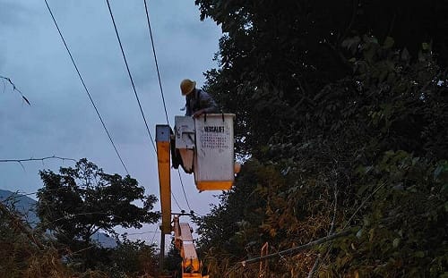 薔琵颱風強風豪雨致災釀14.6萬戶停電 台電啟動跨區支援機制加速搶修復電