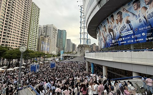 薔琵颱風北移　TWS歌迷擠爆高雄巨蛋 